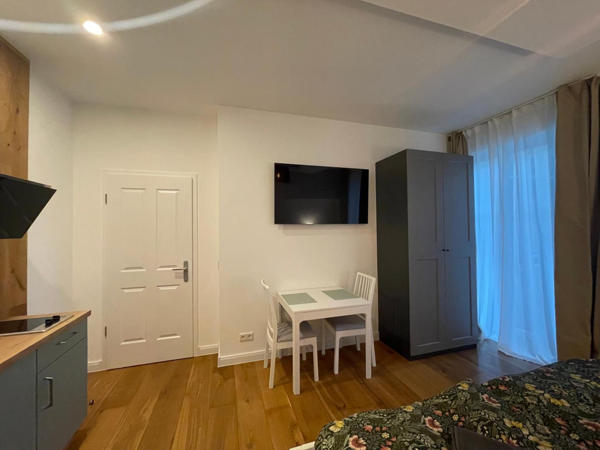 Boutique Hotel Pension Luisengruen Kueche 1Gbs Wlan Netflix Disney Magentatv Chemnitz Luaran gambar
