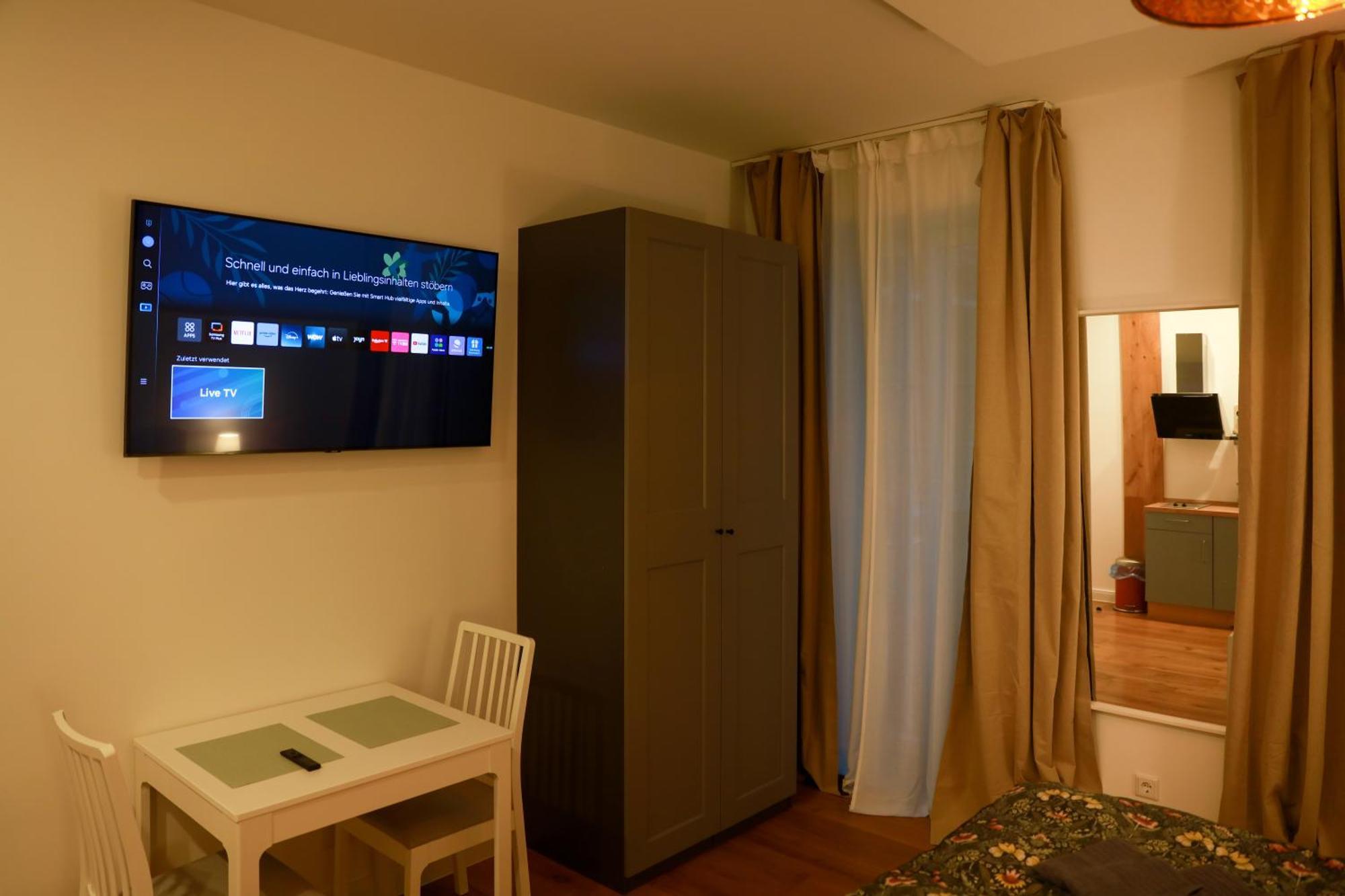 Boutique Hotel Pension Luisengruen Kueche 1Gbs Wlan Netflix Disney Magentatv Chemnitz Luaran gambar