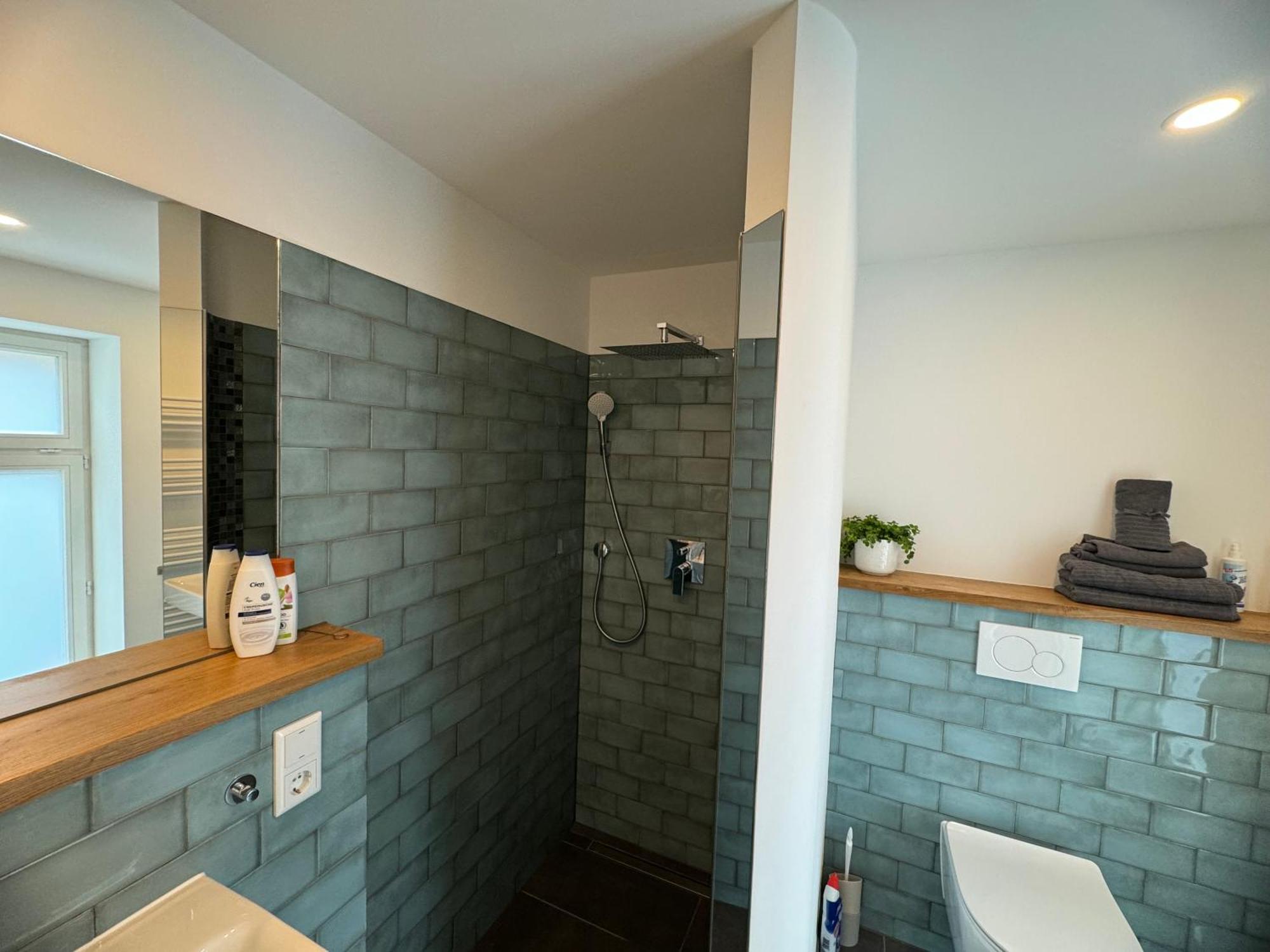Boutique Hotel Pension Luisengruen Kueche 1Gbs Wlan Netflix Disney Magentatv Chemnitz Luaran gambar