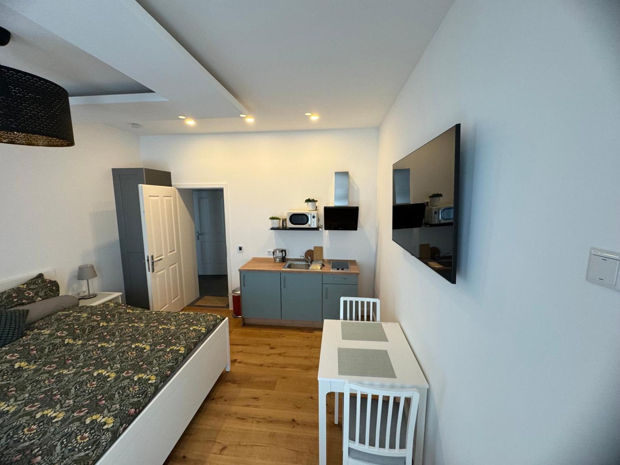 Boutique Hotel Pension Luisengruen Kueche 1Gbs Wlan Netflix Disney Magentatv Chemnitz Luaran gambar