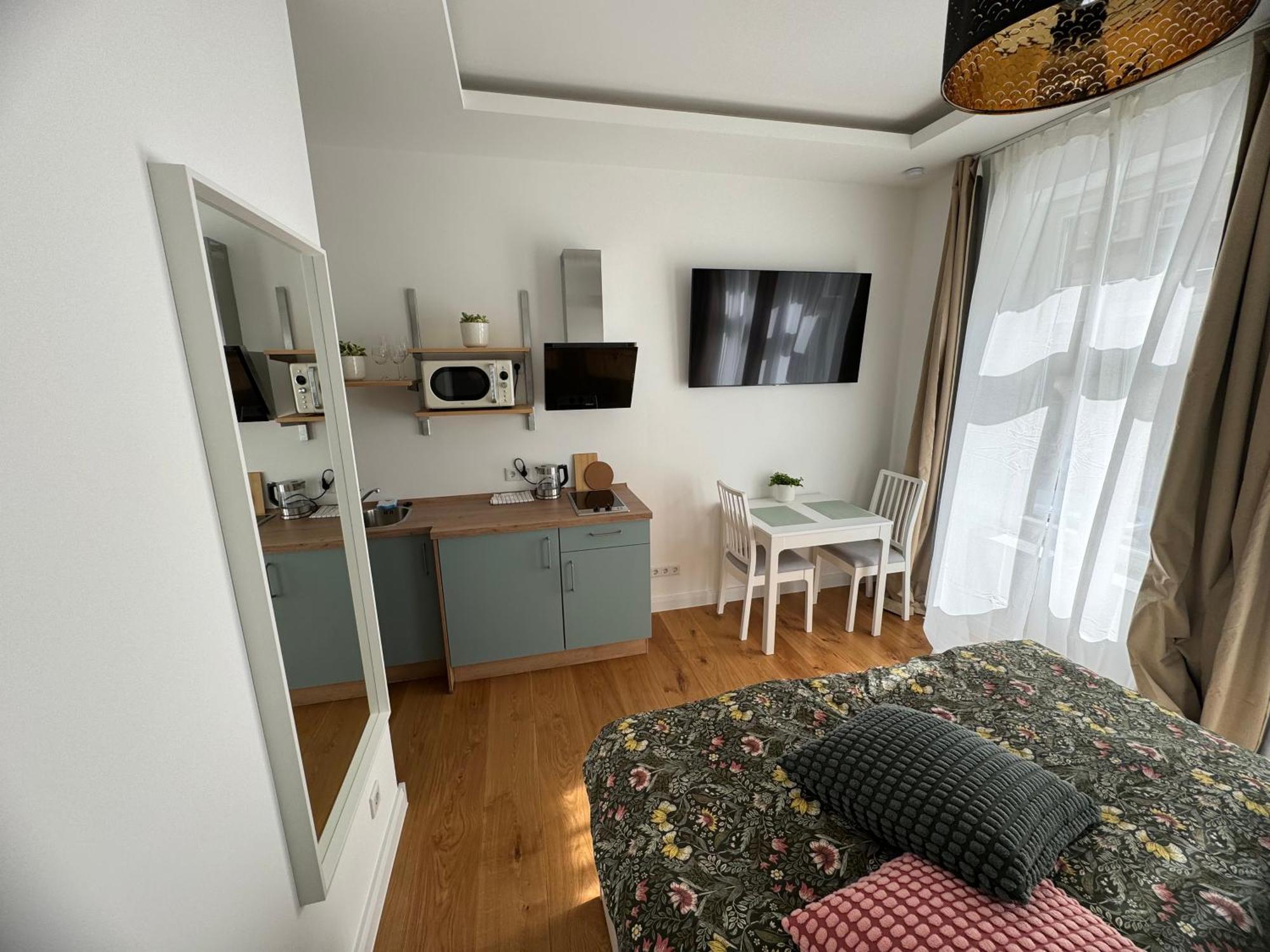 Boutique Hotel Pension Luisengruen Kueche 1Gbs Wlan Netflix Disney Magentatv Chemnitz Luaran gambar