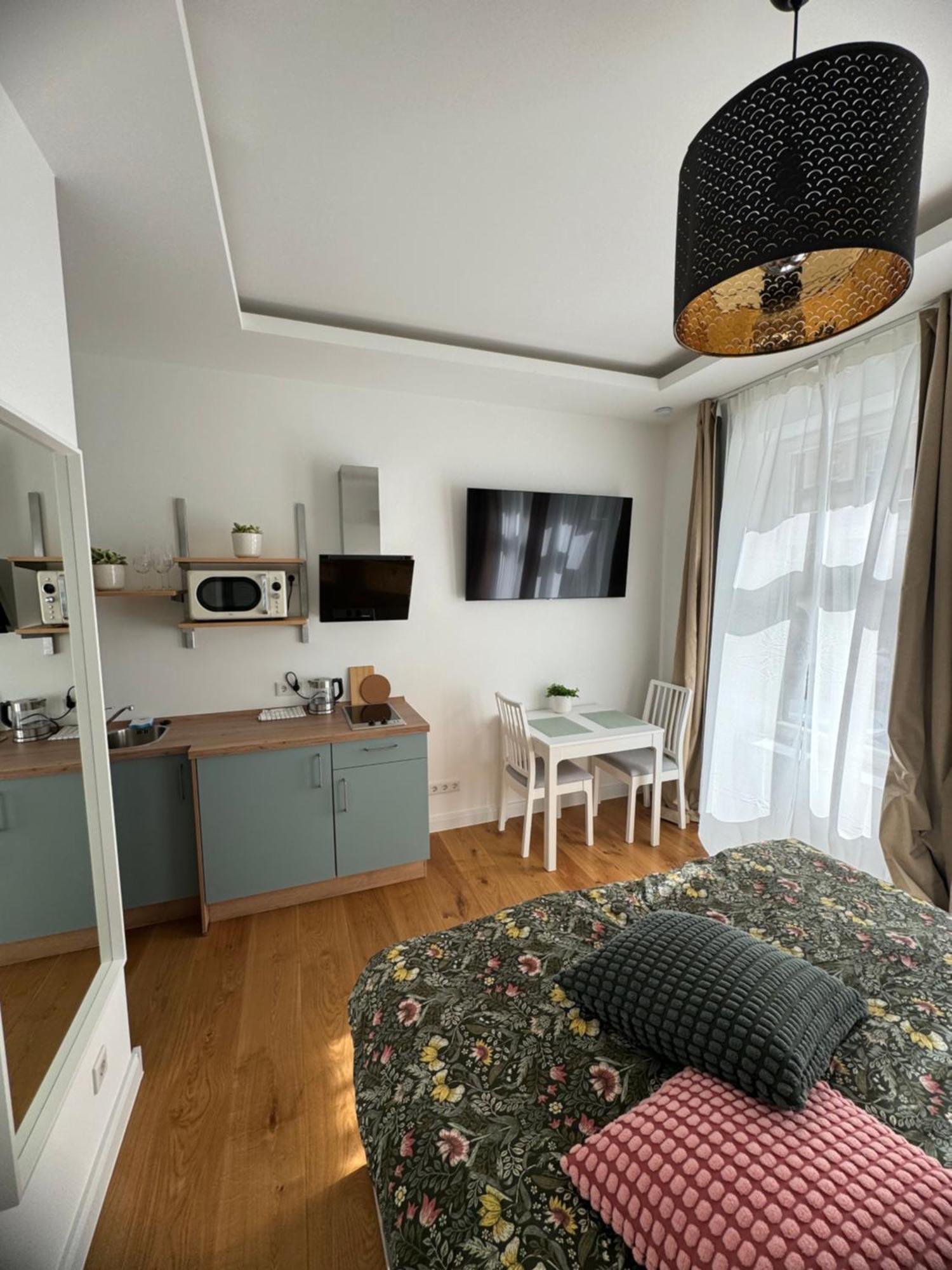 Boutique Hotel Pension Luisengruen Kueche 1Gbs Wlan Netflix Disney Magentatv Chemnitz Luaran gambar